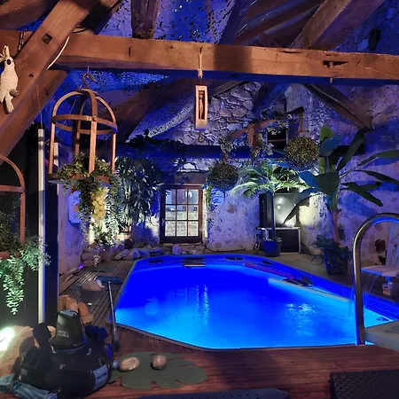 Maison Du Saint Cirque Bed & Breakfast 4*